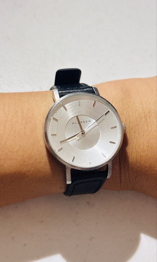 Klasse14 Volare Silver (Category: Men's Watches) located in Candelaria. Submitted by kabjtc (Listing ID 1469261258, Image 1). Description: Selling a sleek, minimalist Klasse14 Volare analog wristwatch in excellent condition. This timepiece features a clean, sunray silvertone dial with a unique, slightly concaved face that beautifully catches the light. Designed with simple index hour markers and elegant matching hands for a modern, sophisticated 