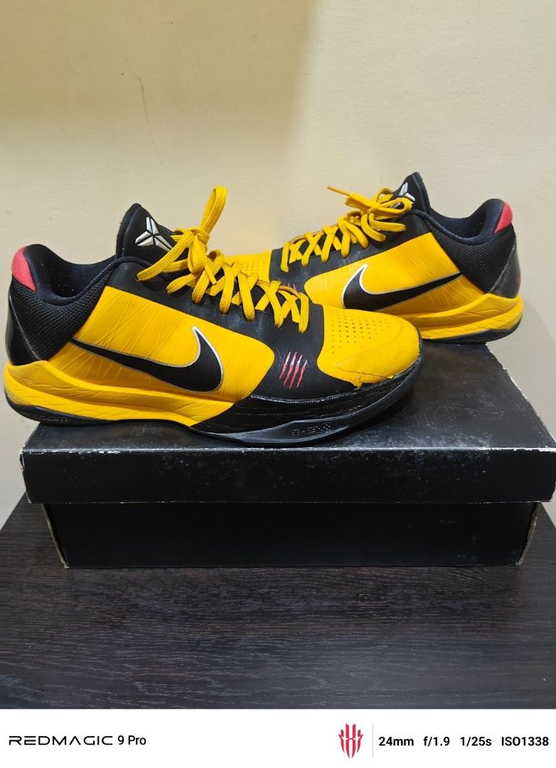 Kobe 5 Bruce lee Size 11 Used (Beaters) condition (Category: Casual Shoes) located in Manila. Submitted by tochi090910 (Listing ID 1469705305, Image 1). Description: Local Release Old Release Seps around each pair.