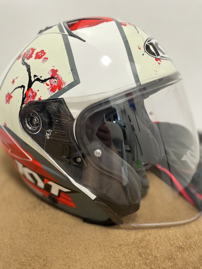 KYT sakura (Category: Helmets and other Riding Gears) located in Silang. Submitted by annasales14 (Listing ID 1469623207, Image 1). Description: KYT SAKURA, Tatlong beses lang nagamit sa rides, lady owner kaya sobrang kinis pa. Benta na lang hindi na magagamit..