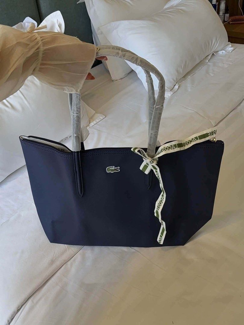 Lacoste Large Tote (Category: Tote Bags) located in Quezon City. Submitted by stuffs.hellyy (Listing ID 1469719110, Image 3). Description: actual photo posted .