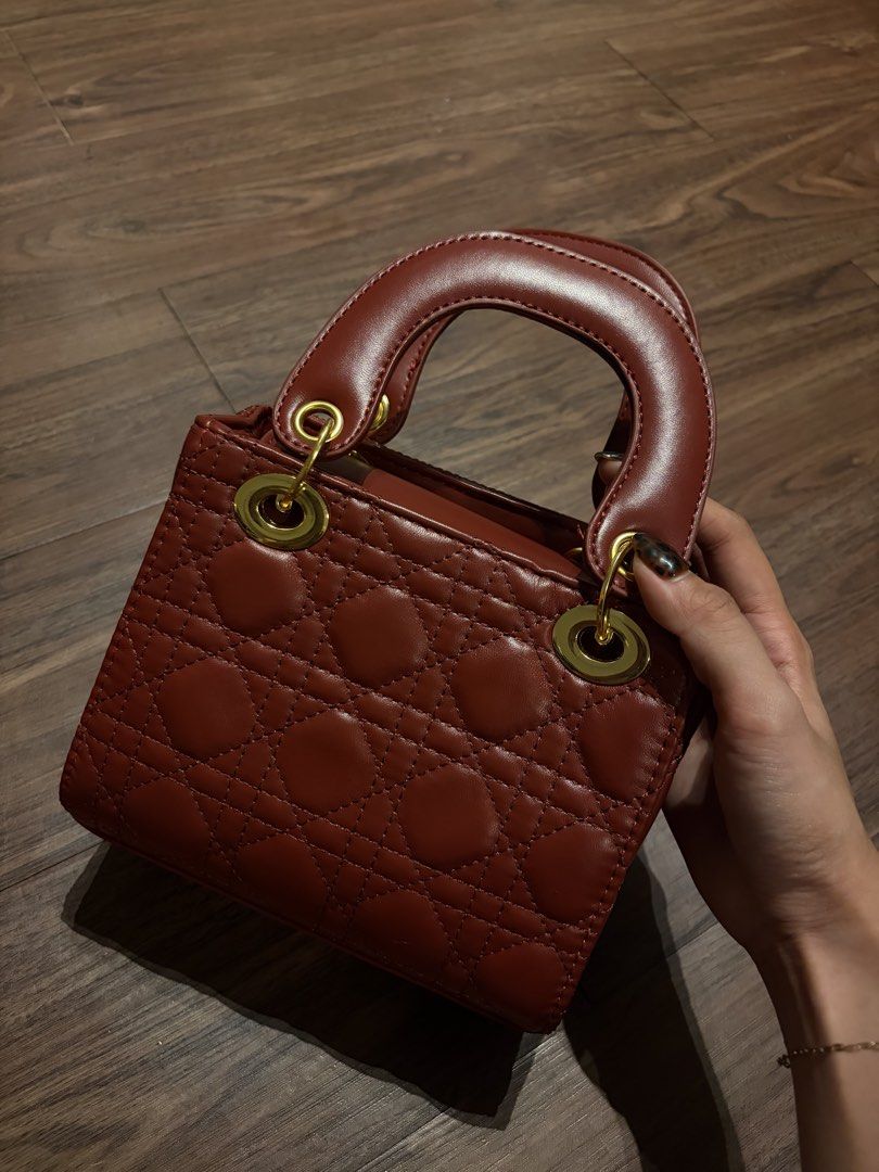 LADY D INSPIRED MAROON (Category: Purses & Pouches) located in Manila. Submitted by rellasoli (Listing ID 1469670284, Image 2). Description: A little reminder before purchasing ♡ Please note that colors may slightly vary due to lighting and screen settings. Minor imperfections may be present. All sales are final. No cancellations, returns, or refunds for change of mind, subject to applicable consumer laws. Feel free to message me for more photos 