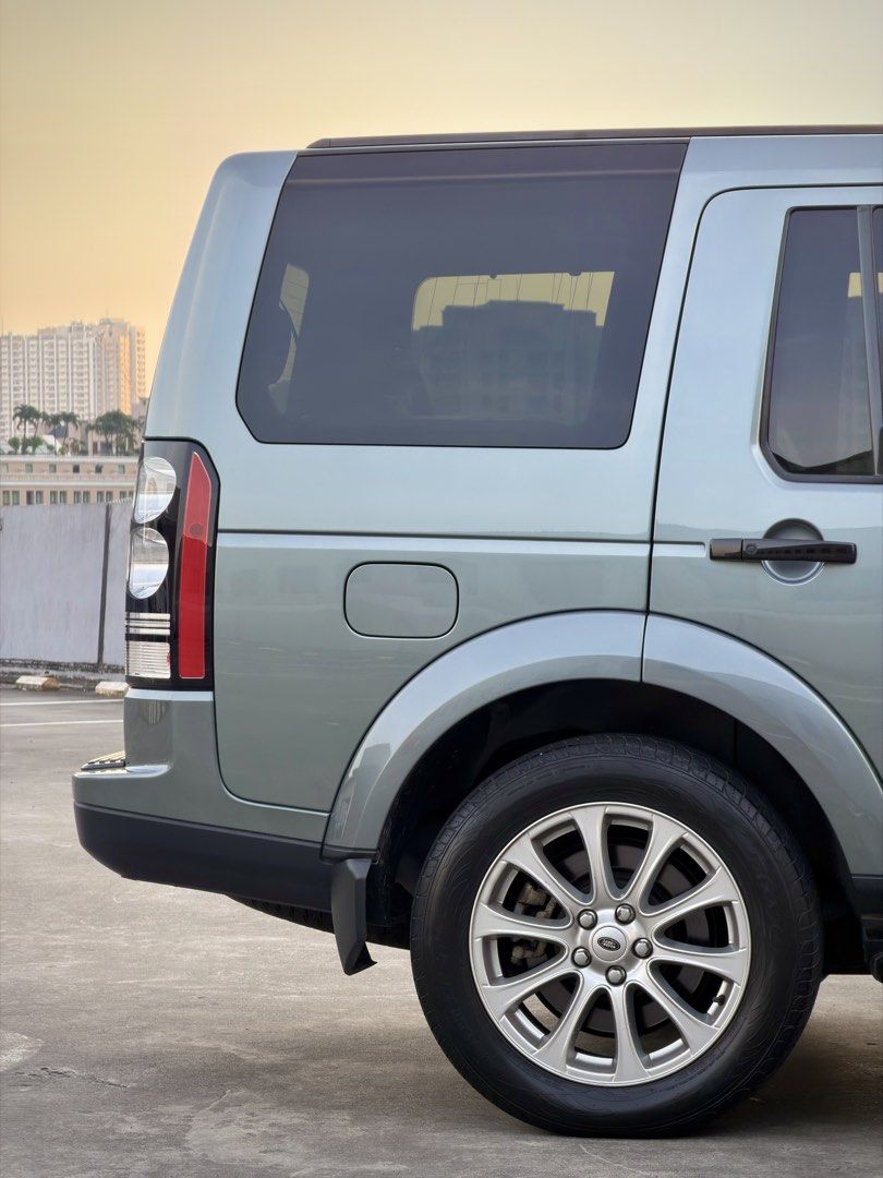 Land Rover Discovery 4 HSE SDV6 Auto (Category: Used Cars) located in Pasig City. Submitted by gtautoph (Listing ID 1469635638, Image 3). Description: ⬛️🟥🟨 FOR SALE 🟨🟥⬛️ 2015 Land Rover Discovery 4 LR4 HSE SDV6 Local unit 3.0L V6 Twin-Turbo Diesel Engine 252 HP / 600 Nm of Torque 8-Speed Automatic Transmission Scotia Grey on Ebony Leather Triple-Panel Panoramic Glass Roof 40k Kilometers 4WD with Low-Range Transfer Case Terrain Response System