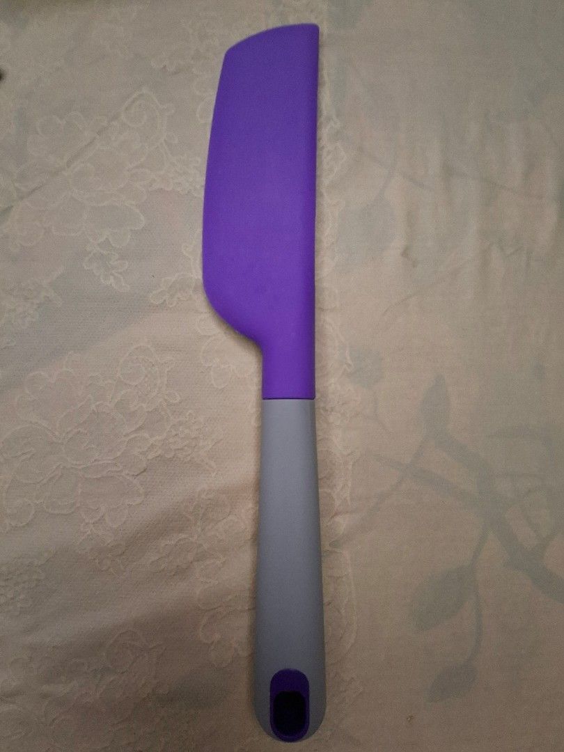Large purple rubber silicone baking spatula (Category: Bakeware) located in Pasig City. Submitted by keekeedee (Listing ID 1469693064, Image 3). Description: length is 13 inches ~ truly large, great for mixing , scraping thick consistency mixes . sturdy handle and body made of solid silicone kaya maganda panghalo ng cake and cookies na mixtures rfs : nabudol lang ako kasi ranked daw sya as "best selling baking spatula silicone" sa orange app , bu
