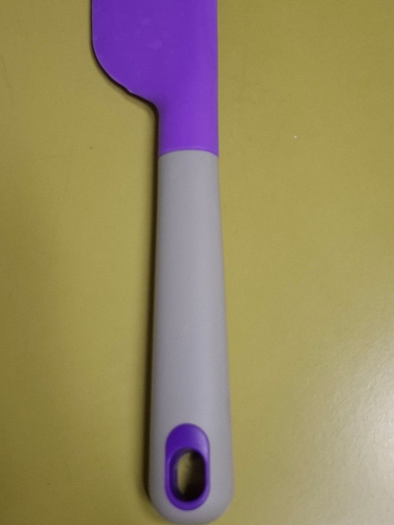 Large purple rubber silicone baking spatula (Category: Bakeware) located in Pasig City. Submitted by keekeedee (Listing ID 1469693064, Image 2). Description: length is 13 inches ~ truly large, great for mixing , scraping thick consistency mixes . sturdy handle and body made of solid silicone kaya maganda panghalo ng cake and cookies na mixtures rfs : nabudol lang ako kasi ranked daw sya as "best selling baking spatula silicone" sa orange app , bu