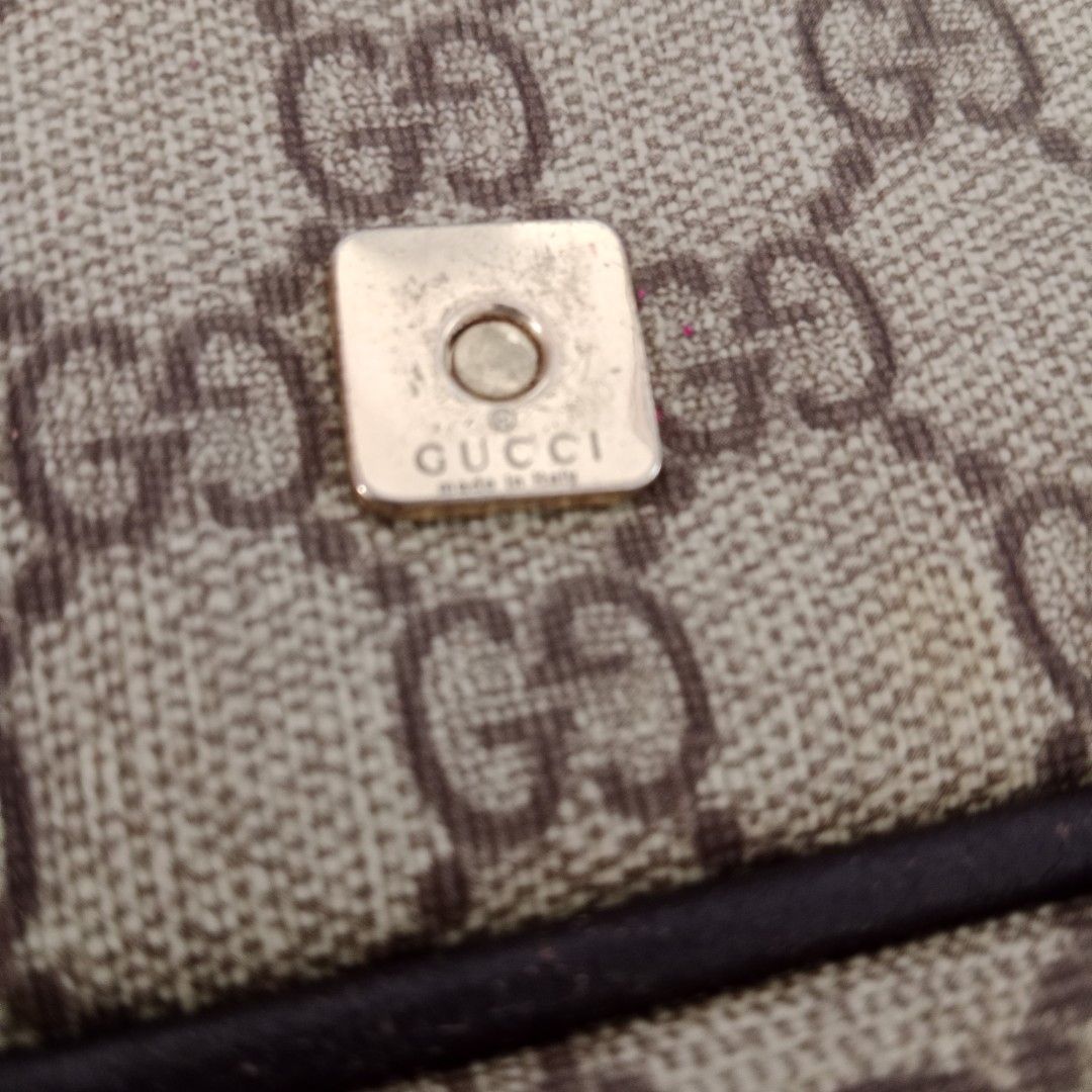 PREOWNED Large size crossbody bag (Category: Cross-body Bags) located in Manila. Submitted by mamapards17 (Listing ID 1469573450, Image 3). Description: kasya po laptop.