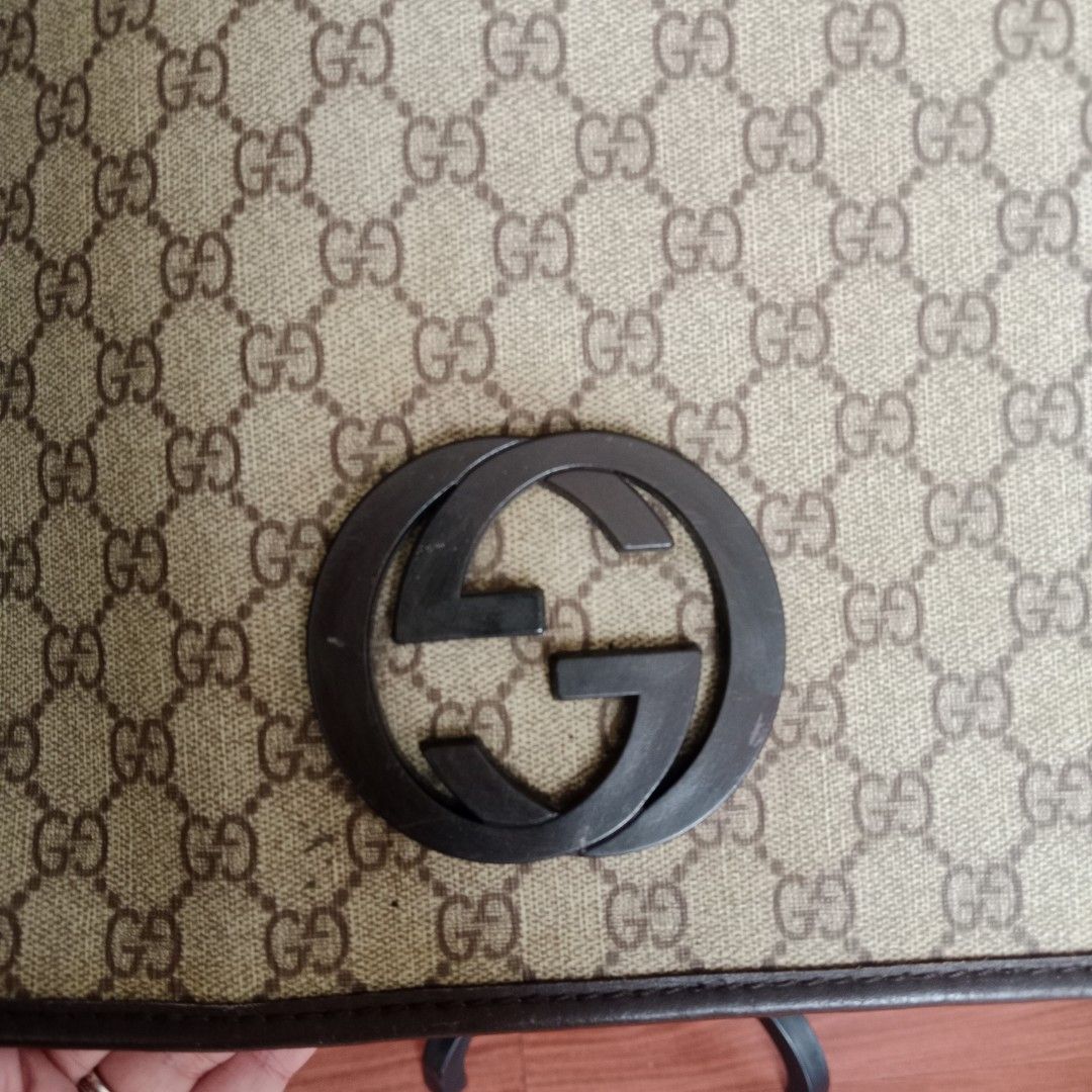 PREOWNED Large size crossbody bag (Category: Cross-body Bags) located in Manila. Submitted by mamapards17 (Listing ID 1469573450, Image 2). Description: kasya po laptop.