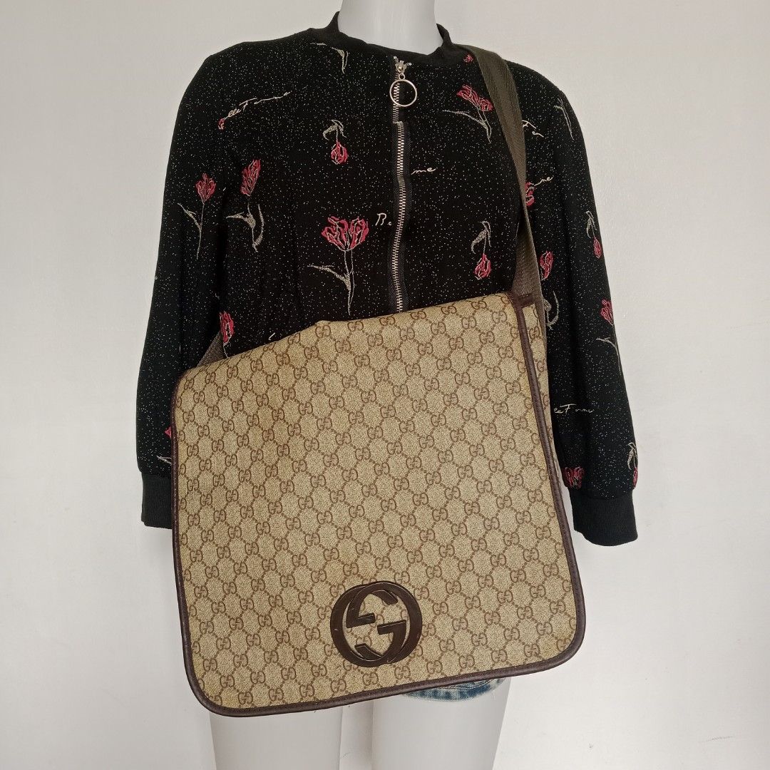 PREOWNED Large size crossbody bag (Category: Cross-body Bags) located in Manila. Submitted by mamapards17 (Listing ID 1469573450, Image 1). Description: kasya po laptop.