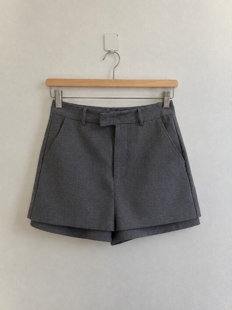 Layered Skort | Size - 27 | Length - 13 | (Category: Shorts) located in Manila. Submitted by maxinesotto (Listing ID 1469700240, Image 2). Description: ‎📢 ₱129 ‎📍 Location: Tayuman, Manila ‎ ‎Details: ‎✓ Condition: Good as new ‎✓ RFS: Decluttering ‎✓ Size: Indicated in the listing title ‎ ‎Payment: GCash (Payment first) ‎ ‎Delivery: ‎- Same day pick-up via Lalamove / Joyride / Angkas ‎ ‎First to pay, first to get the item. ‎No reservations. ‎Av