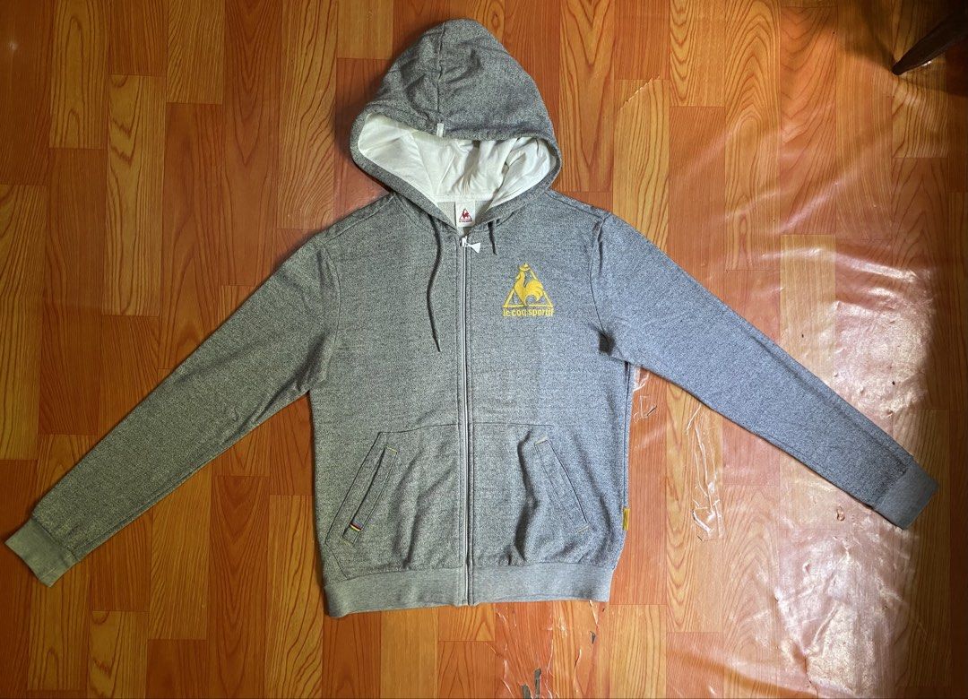Le coq sportif (Category: Hoodies) located in Cebu City. Submitted by jerianix (Listing ID 1469688885, Image 2). Description: Le coq sportif Size small W20 L26 Excellent condition No issue .