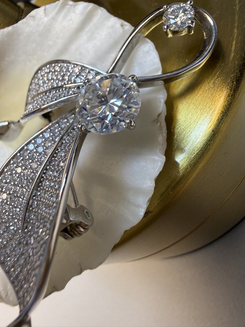 Leaf Brooch - Moissanite (Category: Brooches) located in Baguio. Submitted by mooi.kuryba (Listing ID 1469713010, Image 3). Description: Stunning D Color Moissanite Leaf Brooch! ✨ Crafted to perfection, this brooch sparkles with D Color Moissanite brilliance, offering timeless elegance and luxurious charm. Perfect for adding sophistication to any outfit or gifting. 💎 Grab it now and let your style shine! ✨ Brand New in S925 ✨ @8,028 PHP Limited 