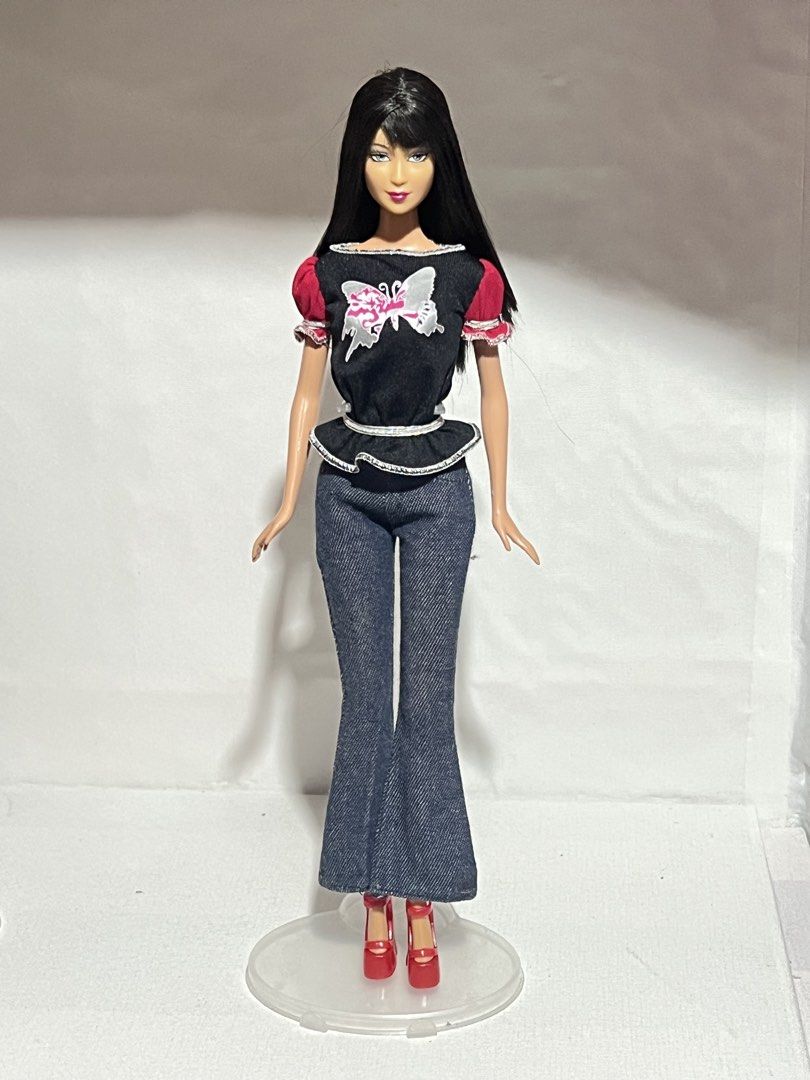 Leah hoops loops barbie (Category: Kids Toys) located in Catmon. Submitted by pinkbrb (Listing ID 1469686550, Image 1). Description: Pm sa issue Issue slight yellowing head Slight faded left eye no halata bawal sa maselan super super liit lang pm para ma laman I brought it ₱1500 Clothes not included Random original barbie only and shoes Feel free to DM me 🫶🏻😘.