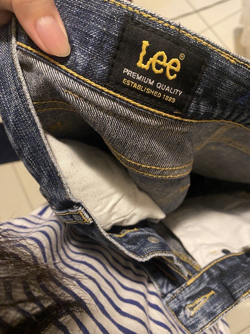 Lee low waist bootcut style jeans (Category: Jeans) located in Quezon City. Submitted by peachyps (Listing ID 1469629178, Image 3). Description: - Very Hq! - Fits Xs-S frames Hip: 27-28 Length: 35 - best fit for short girlies - 90s vintage style.