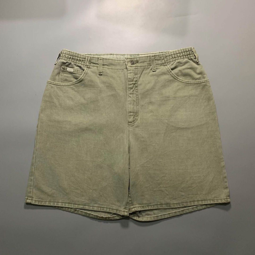 LEE MOSS GREEN WASH JORTS (Category: Shorts) located in Puerto Princesa. Submitted by kelvinfabr75674 (Listing ID 1469739969, Image 2). Description: Size 34-38 21 length 14 leg hole NO ISSUE EXCELLENT CONDITION Color rate 9📌 .