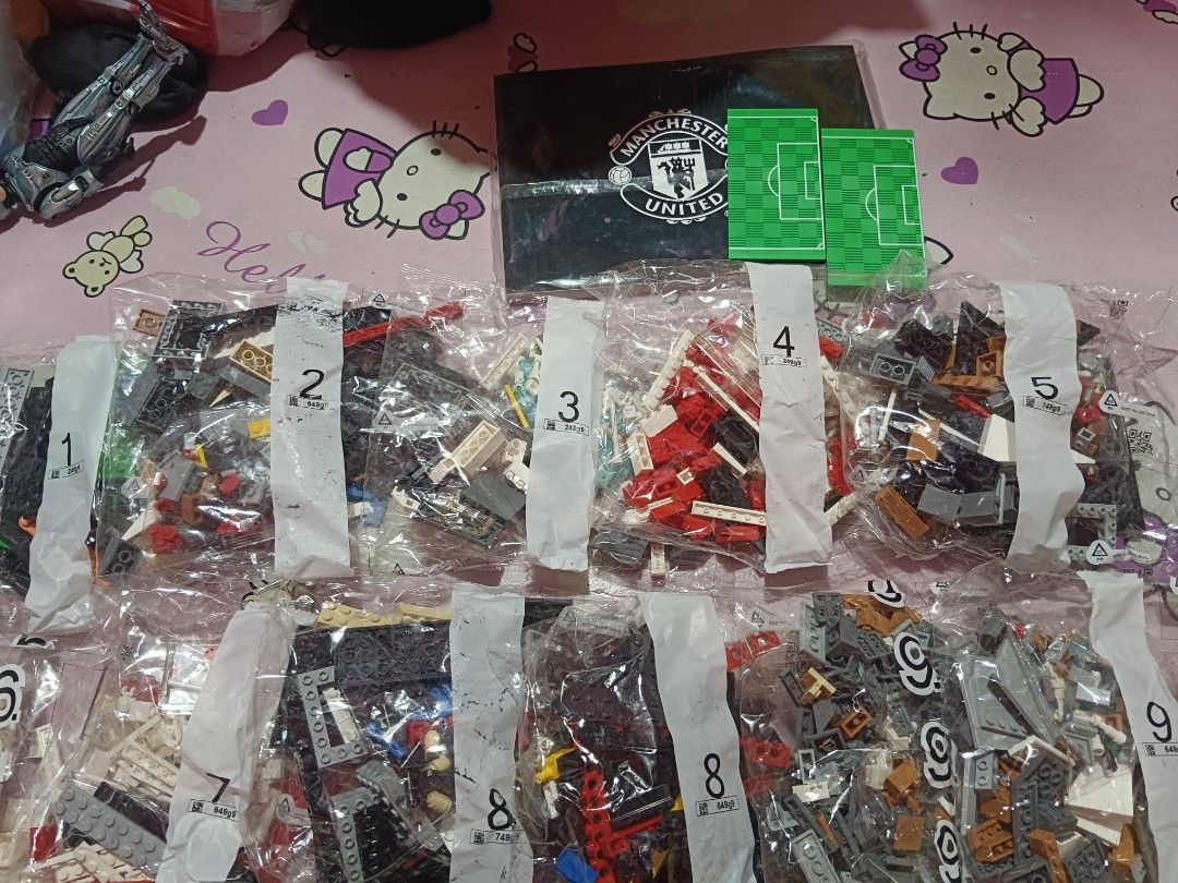 Lego creator 10272 (Category: Lego & Building Sets) located in Pasig City. Submitted by rednaxela_rich (Listing ID 1469538299, Image 3). Description: Lego creator 10272 expert old Trafford Manchester united..