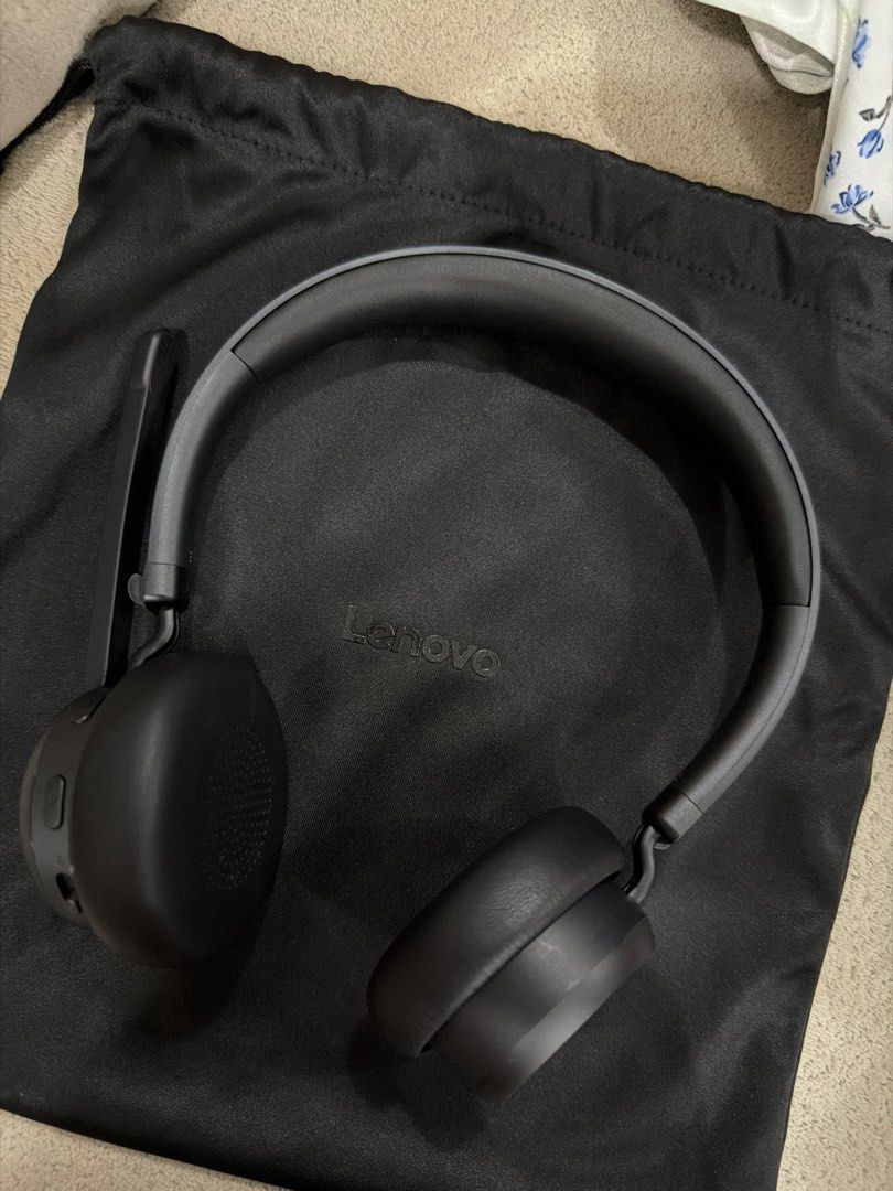 Lenovo Wireless VoIP Headset Teams (Category: Headphones & Headsets) located in Pasig City. Submitted by kzbcm2 (Listing ID 1469620537, Image 1). Description: - Brand: Lenovo - Color: Black, Over-ear design - Condition: Brand new and unused - Compatibility: Certified for Microsoft Teams - Features: Built-in microphone boom arm, ideal for remote work and virtual meetings - Inclusions: Original box, wireless USB receiver, and branded drawstring sto