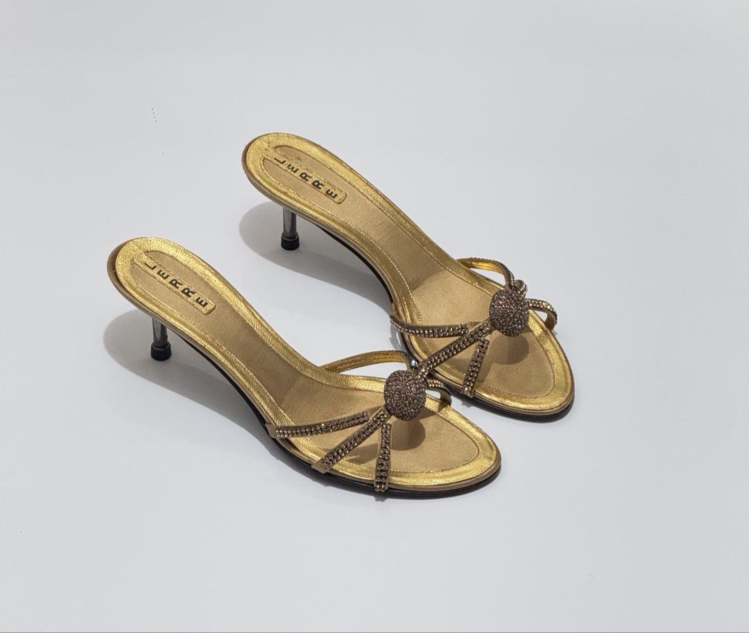 Lerre (Category: Heels) located in Quezon City. Submitted by byuklph (Listing ID 1469724365, Image 3). Description: Authentic 💯size38.5 Excellent condition Normal signs of used .