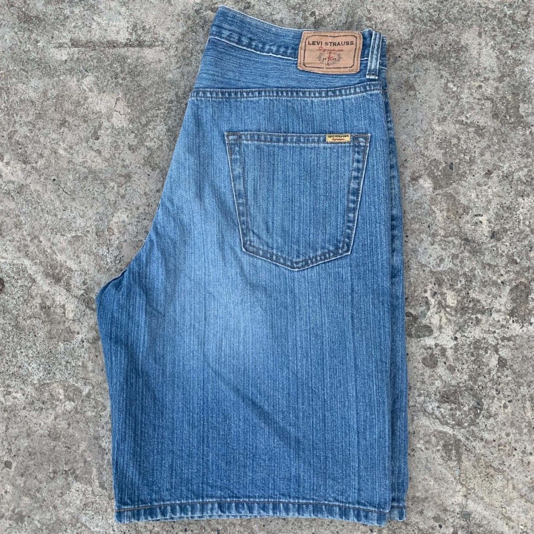 LEVI'S (Category: Shorts) located in Manila. Submitted by silentocean_2ad617 (Listing ID 1469680179, Image 3). Description: LEVI'S size:W36 x L23 Excellent condition Color rate:9.5/10 Need wash MINE:850.