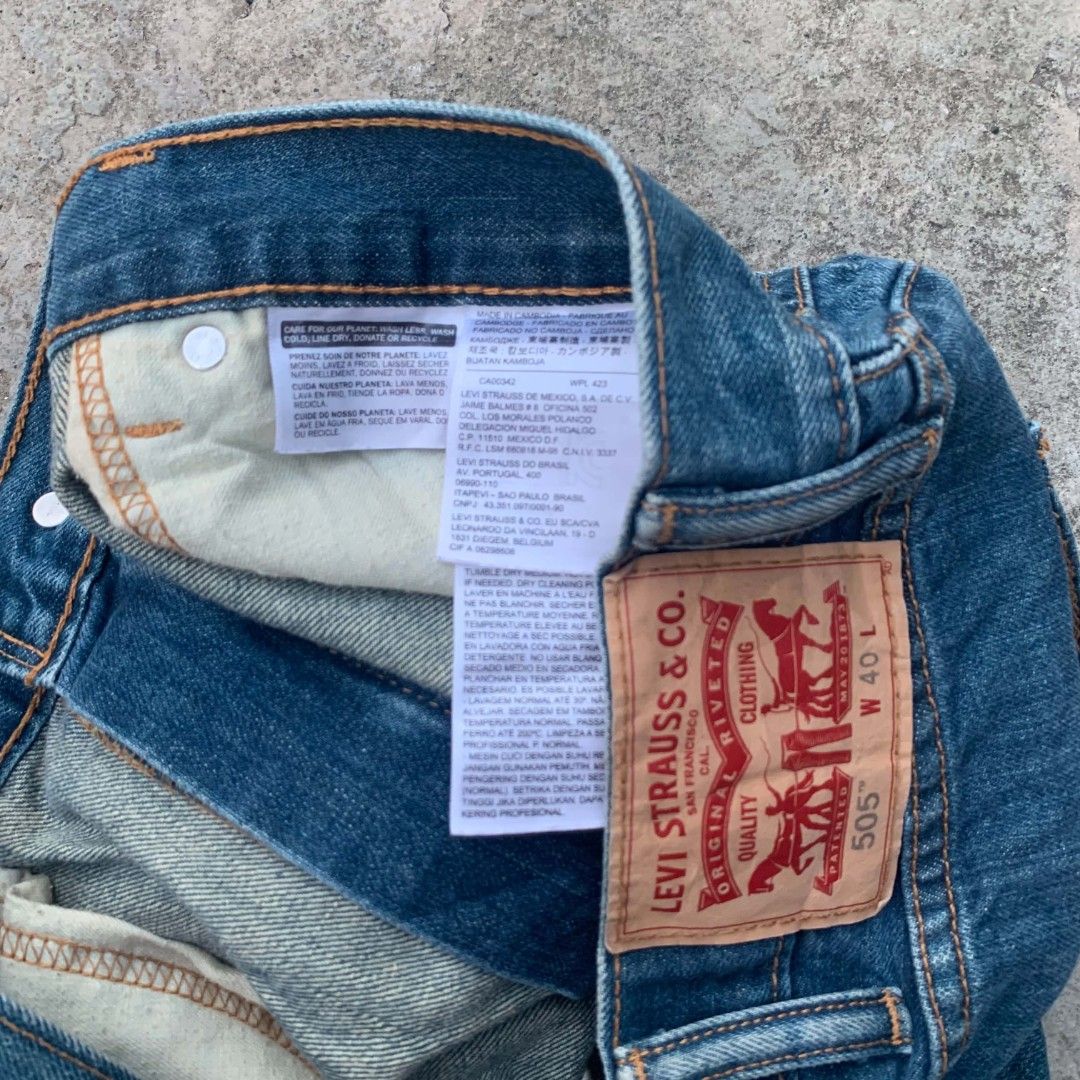LEVI'S (Category: Shorts) located in Manila. Submitted by silentocean_2ad617 (Listing ID 1469680378, Image 3). Description: LEVI'S 505 size:W40 x L22 Excellent condition Color rate:9.5/10 Need wash MINE:800.