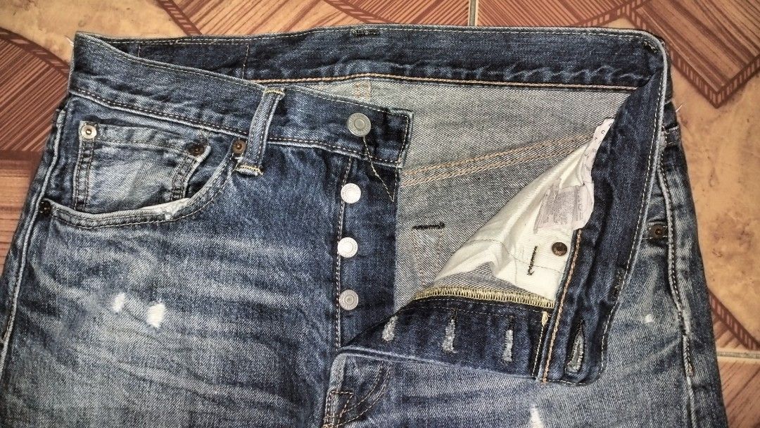 Levi's 501 (Category: Jeans) located in Bulacan. Submitted by ryldeal030912 (Listing ID 1469632317, Image 3). Description: Levi's 501 distressed very good condition size 31-33" waistline 42" lenght 11" leg 8.5" knee 8" hem.