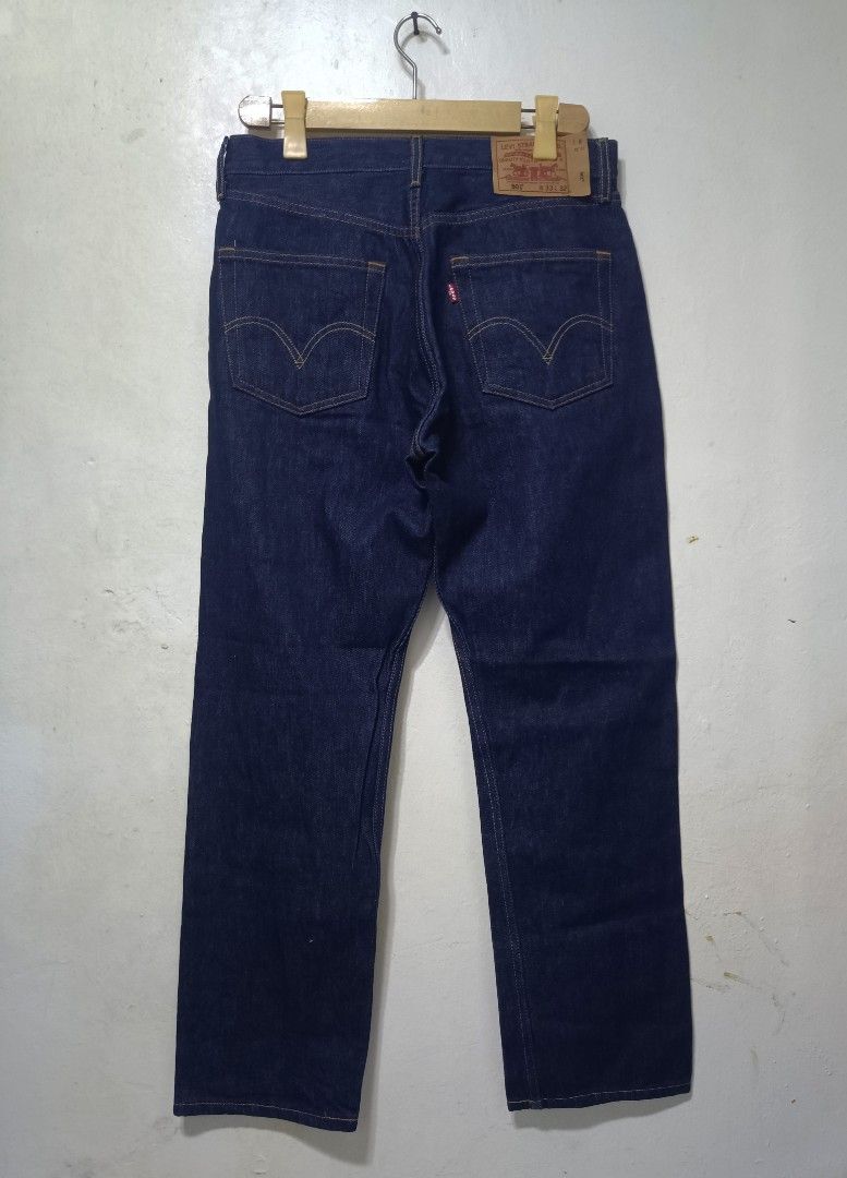 Levi's 501 extended patch (Category: Jeans) located in Muntinlupa City. Submitted by kamiseta01 (Listing ID 1469650430, Image 2). Description: authentic levis 501 extended patch size 33 length 42 hem 8.5 crispy condition brand new condition.