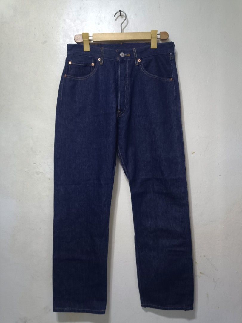 Levi's 501 extended patch (Category: Jeans) located in Muntinlupa City. Submitted by kamiseta01 (Listing ID 1469650430, Image 1). Description: authentic levis 501 extended patch size 33 length 42 hem 8.5 crispy condition brand new condition.