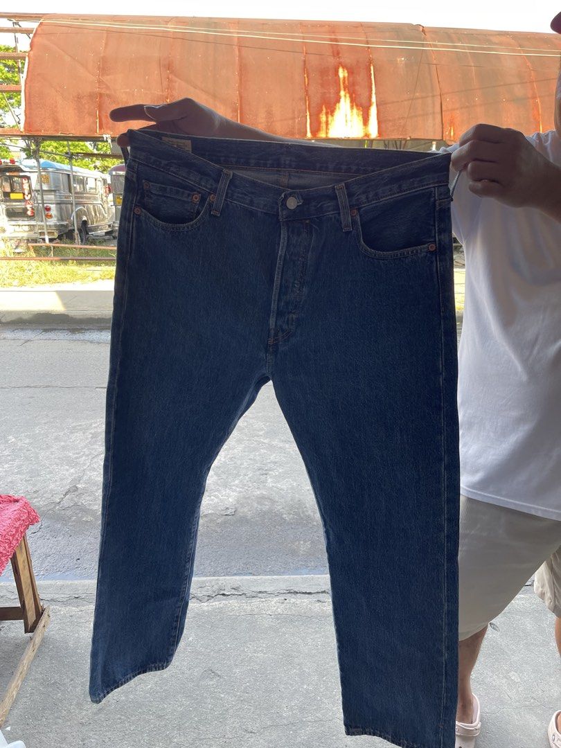 Levi's 501 Premium Jeans BIG E (Category: Jeans) located in San Fernando. Submitted by bondocmac42825 (Listing ID 1469587640, Image 1). Description: - Brand/Model: Levi's 501 Premium Denim Jeans - Size: W36 L30 - Color/Wash: Classic Dark Blue - Closure: Traditional button fly - Details: Iconic leather back patch and red tab - Condition: Premium quality construction.