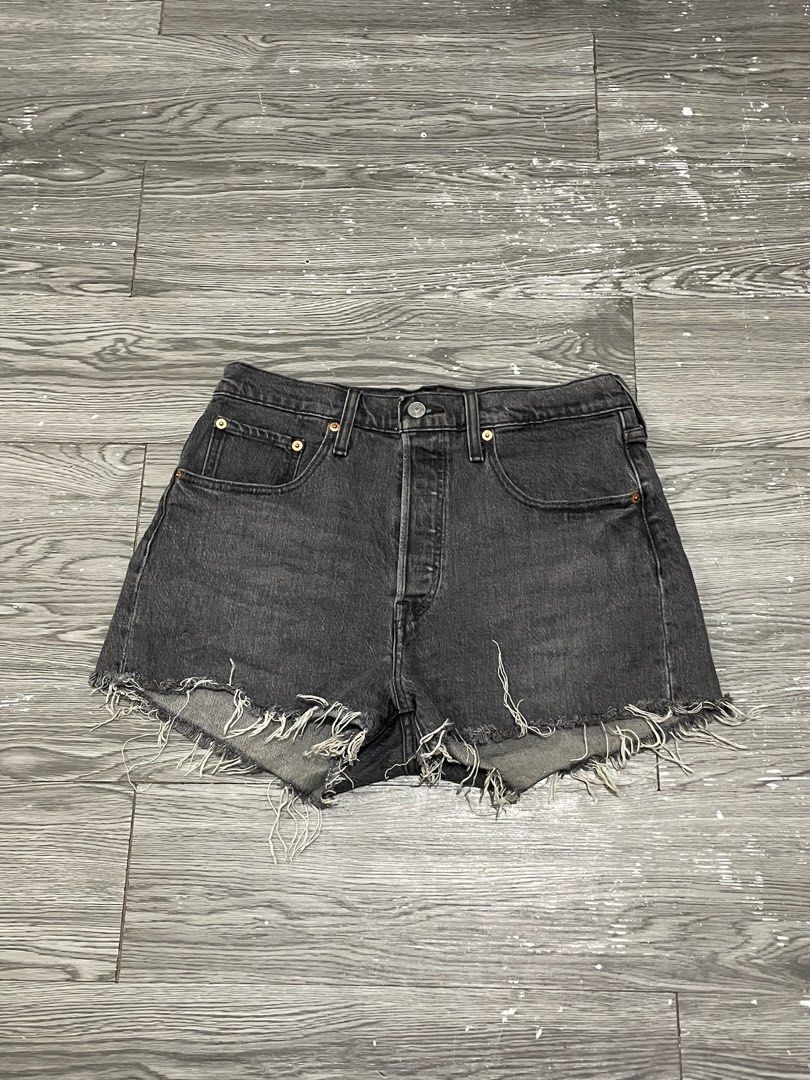 Levis 501 Sexy Short Dark Gray (Category: Shorts) located in Manila. Submitted by _upstylethriftandcraft (Listing ID 1469585351, Image 3). Description: Levis 501 Sexy Short Dark Gray ☆ Size 30 ☆ need wash only ☆ NO COD 📍Manila 850 + sf .