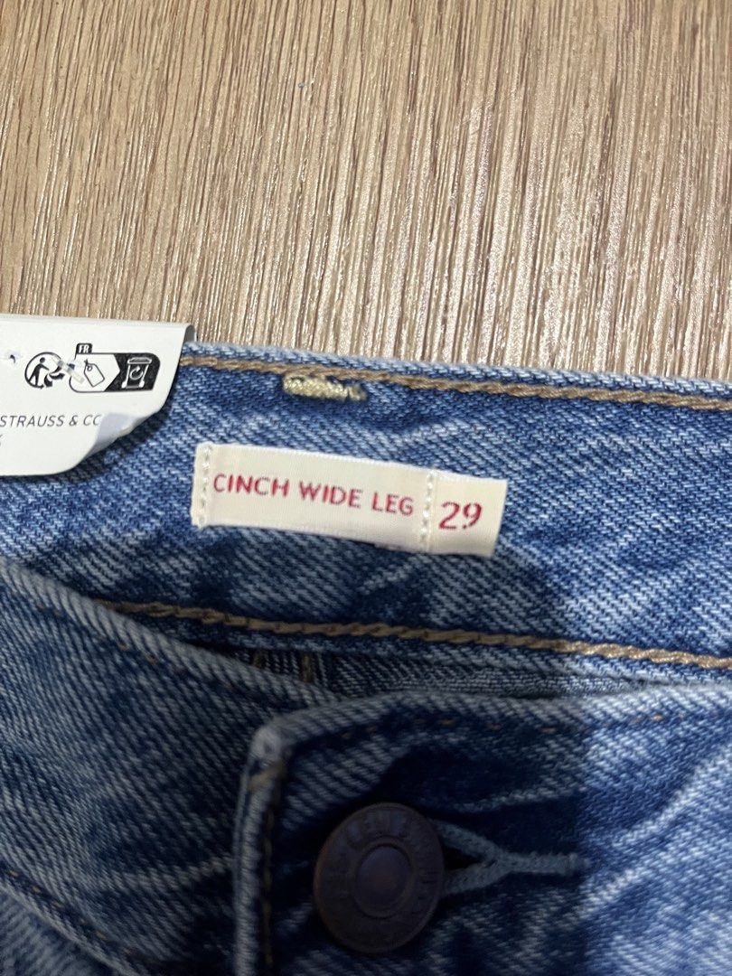 Levis Cinch Wide Leg (Category: Jeans) located in Quezon City. Submitted by christinagatuz (Listing ID 1469686548, Image 2). Description: Levis Cinch Wide Leg Brandnew Size 29 Rfs: not my size.
