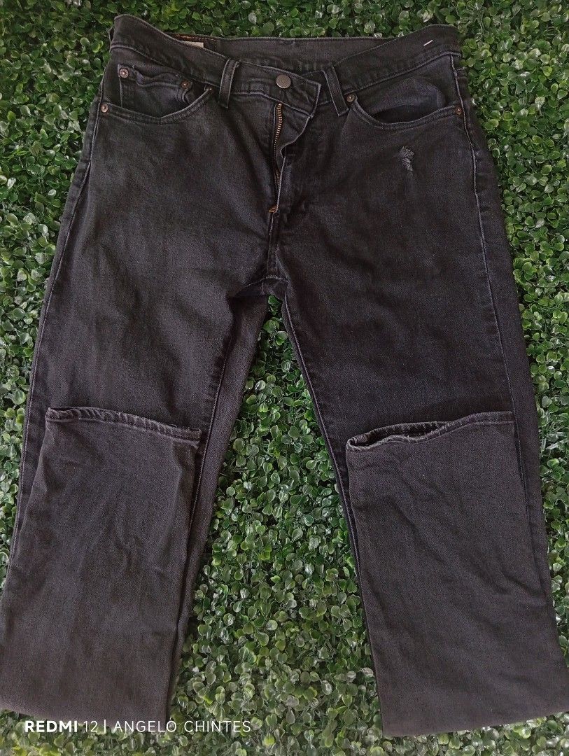 Levi's Premium Black Denim Jeans (Category: Jeans) located in Sariaya. Submitted by angelochintes732 (Listing ID 1469591757, Image 1). Description: - Brand: Levi's Premium Line - Color: Black denim with slight fading (regular wash) - Style: Classic five-pocket setup - Details: Contrast stitching, metal hardware, and signature leather back patch - Branding: Interior waist branding - Condition: Excellent / High-quality construction may issue na hol