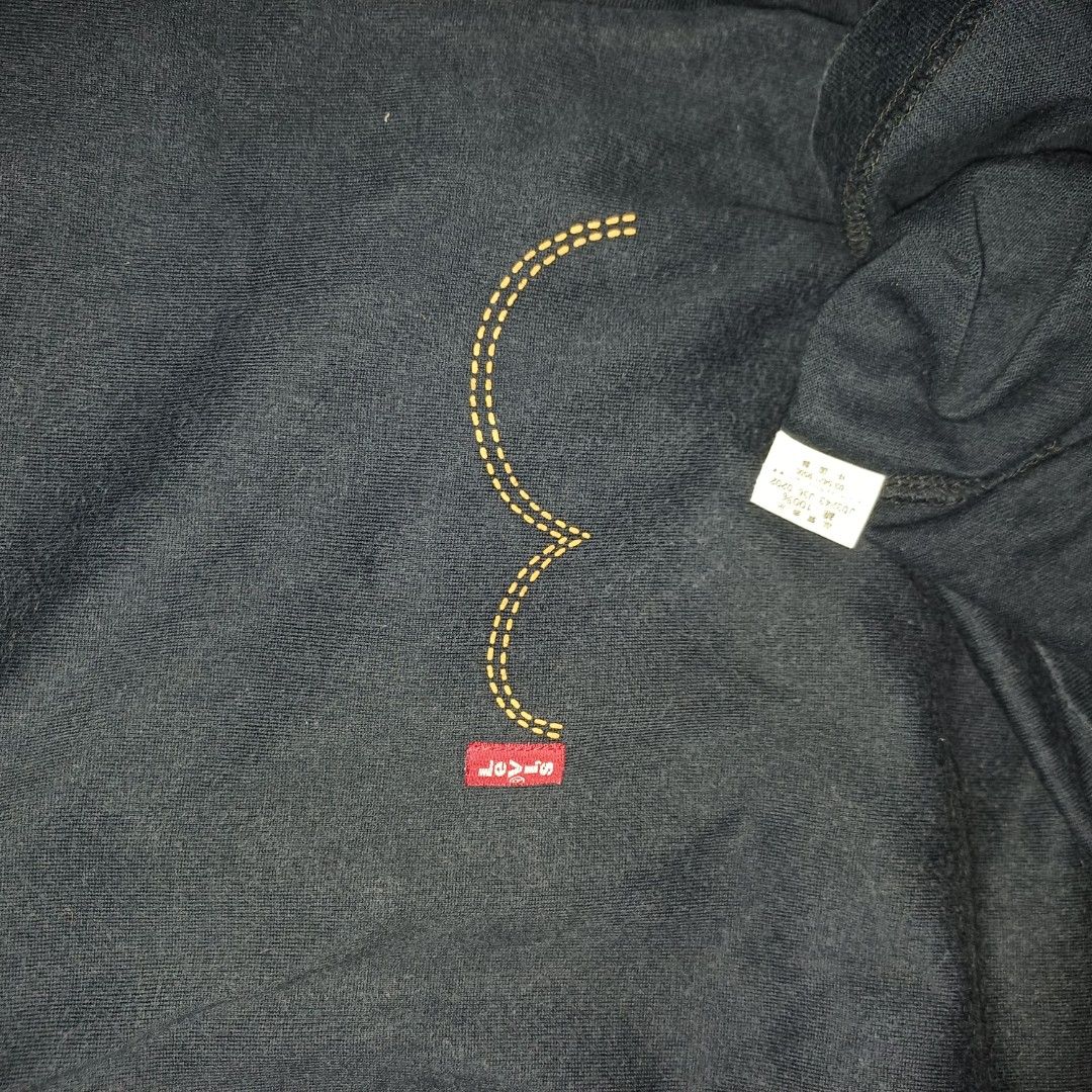 Levi's Red Tab Black T-Shirt (Category: Tshirts & Polo Shirts ) located in Pasig City. Submitted by padillaaub64242 (Listing ID 1469654116, Image 3). Description: - Brand: Levi's Red Tab - Color: Classic Black - Size: Large on Tag - 20×28 Inches.
