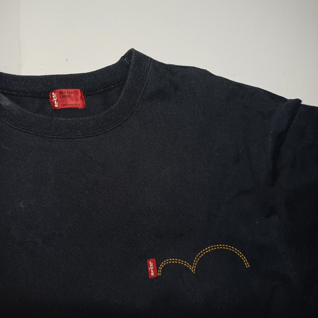 Levi's Red Tab Black T-Shirt (Category: Tshirts & Polo Shirts ) located in Pasig City. Submitted by padillaaub64242 (Listing ID 1469654116, Image 2). Description: - Brand: Levi's Red Tab - Color: Classic Black - Size: Large on Tag - 20×28 Inches.