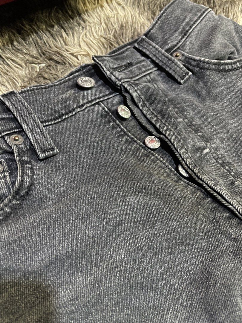 Levi’s, ribcage, straight cut (Category: Jeans) located in Davao. Submitted by ceejay.13 (Listing ID 1469613030, Image 3). Description: Levi’s, ribcage, straight cut •authentic (100%) •button fly Dimension: W: 28 to 30 L: 39 H: 9.