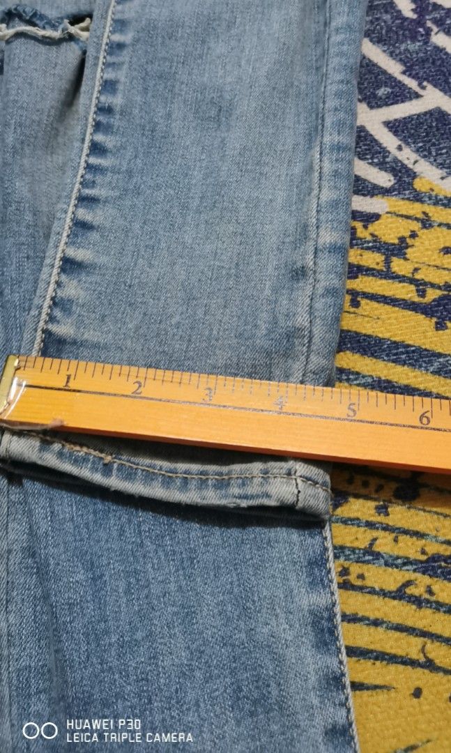 Levi's tattered jeans (Category: Jeans) located in San Jose. Submitted by thrift_ni_sir (Listing ID 1469702500, Image 2). Description: Good condition Tattered design MOD j&t Add shipping fee MOP gcash.