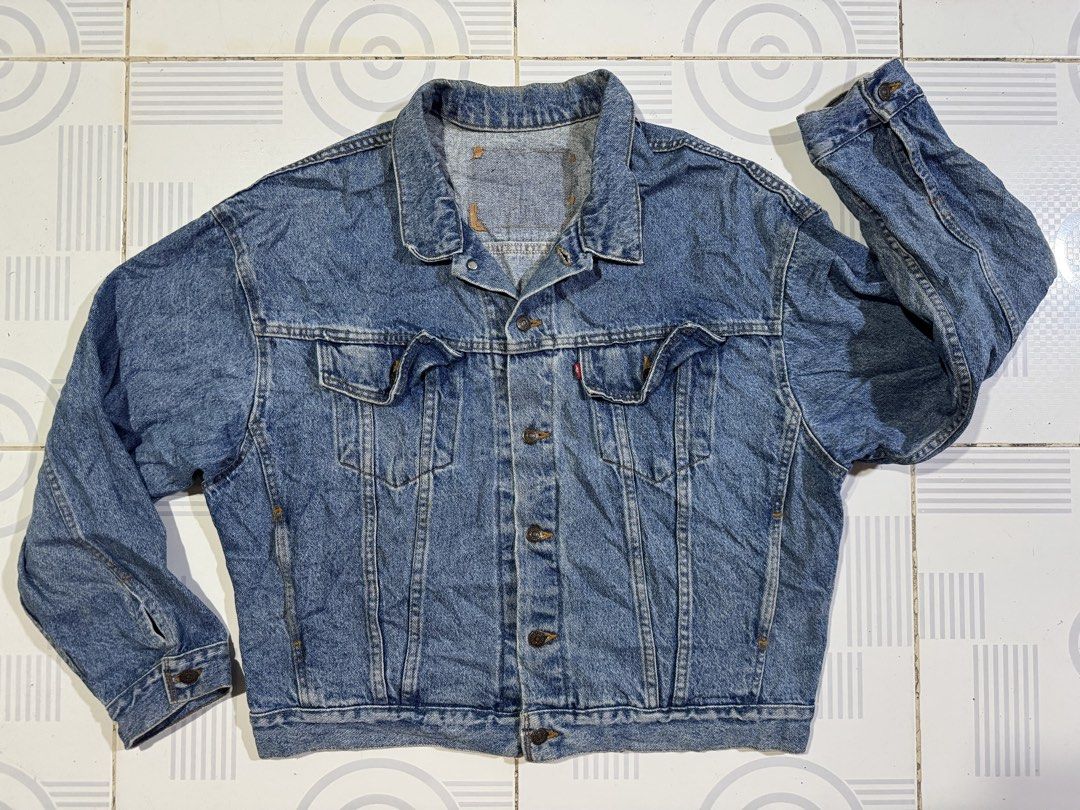 Levi’s Vintage denim (Category: Coats, Jackets and Outerwear) located in Cebu City. Submitted by etnaner (Listing ID 1469581404, Image 1). Description: Levi’s Vintage denim jacket Made in USA Size: 25x25 boxy type Detach patch Issue: minor dirt/stain washable.