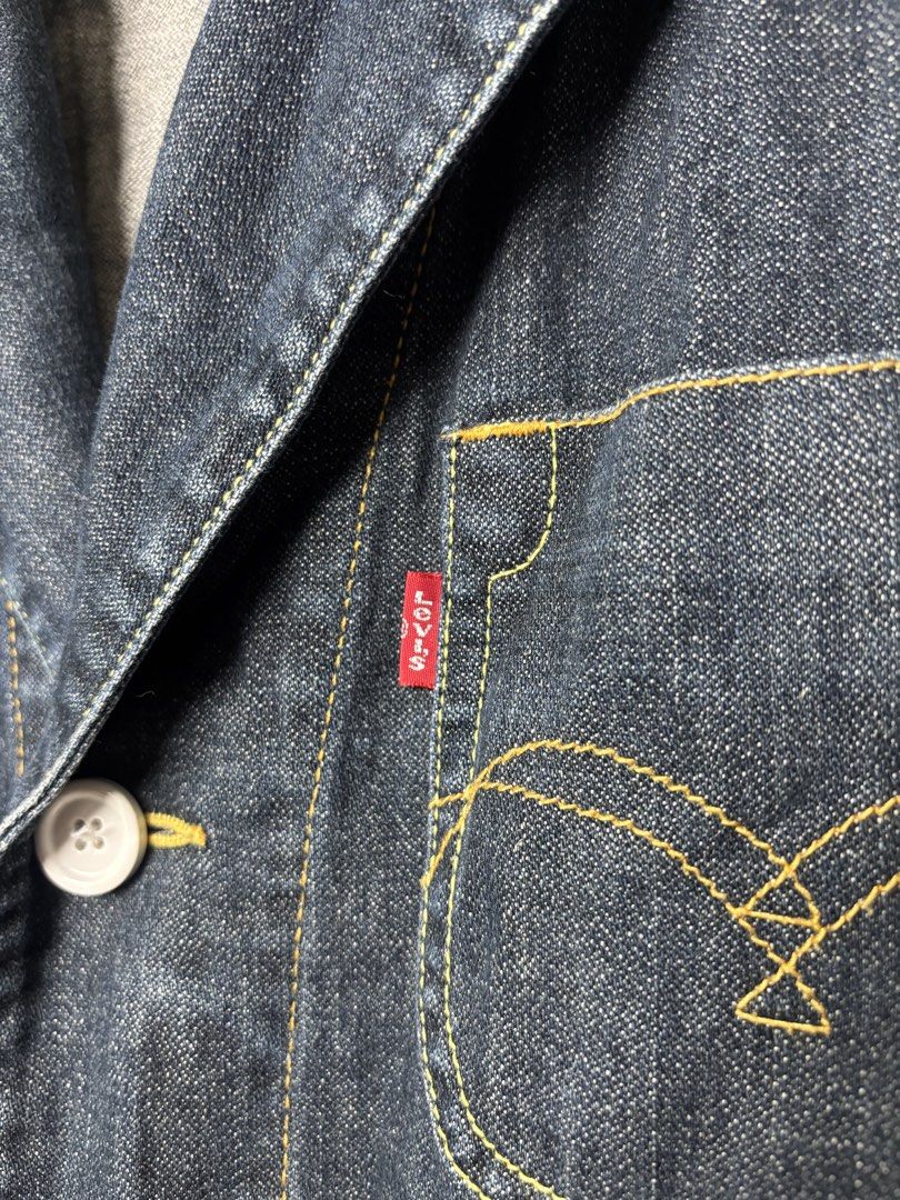 Levi's Western Denim Zip Up Blazer Jacket (Category: Coats, Jackets and Outerwear) located in Mandaluyong City. Submitted by fellas_ph (Listing ID 1469670471, Image 3). Description: Excellent condition No issues Size M 21.5" Width 29.5" Length 17.5" Shoulders 25.5" Sleeve Length.