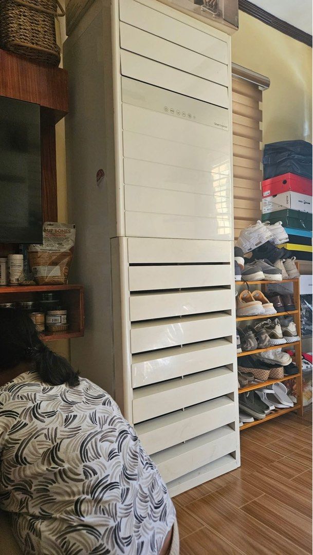 LG floor mounted aircon (Category: Air Conditioning and Heating) located in Manila. Submitted by ivyfv04 (Listing ID 1469703422, Image 1). Description: LG floor mounter aircon 6 hp Inverter.