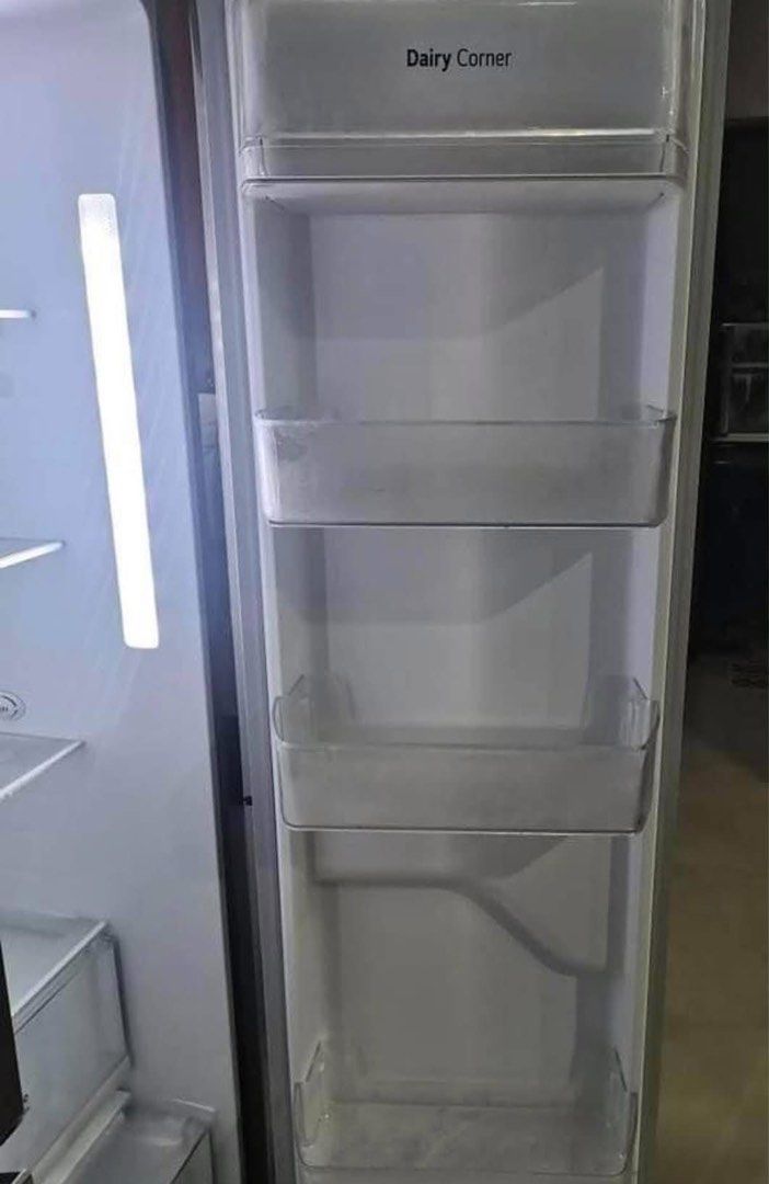 Lg inverter ref (Category: Refrigerators and Freezers) located in Manila. Submitted by ivyfv04 (Listing ID 1469624231, Image 3). Description: Lg inverter ref 1 year use only Las piñas loc .