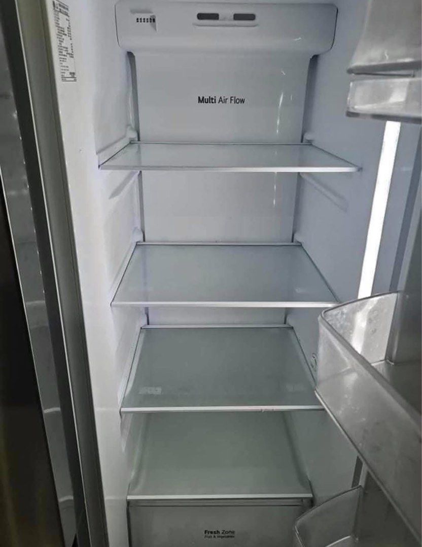Lg inverter ref (Category: Refrigerators and Freezers) located in Manila. Submitted by ivyfv04 (Listing ID 1469624231, Image 2). Description: Lg inverter ref 1 year use only Las piñas loc .