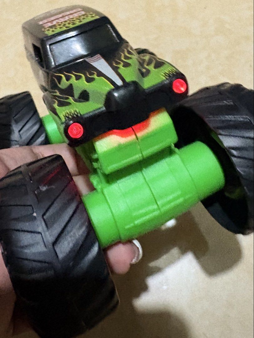 Light Up Grave Digger Monster Truck (Category: Remote Control Toys) located in Quezon City. Submitted by euphoria_mnl (Listing ID 1469700373, Image 2). Description: .