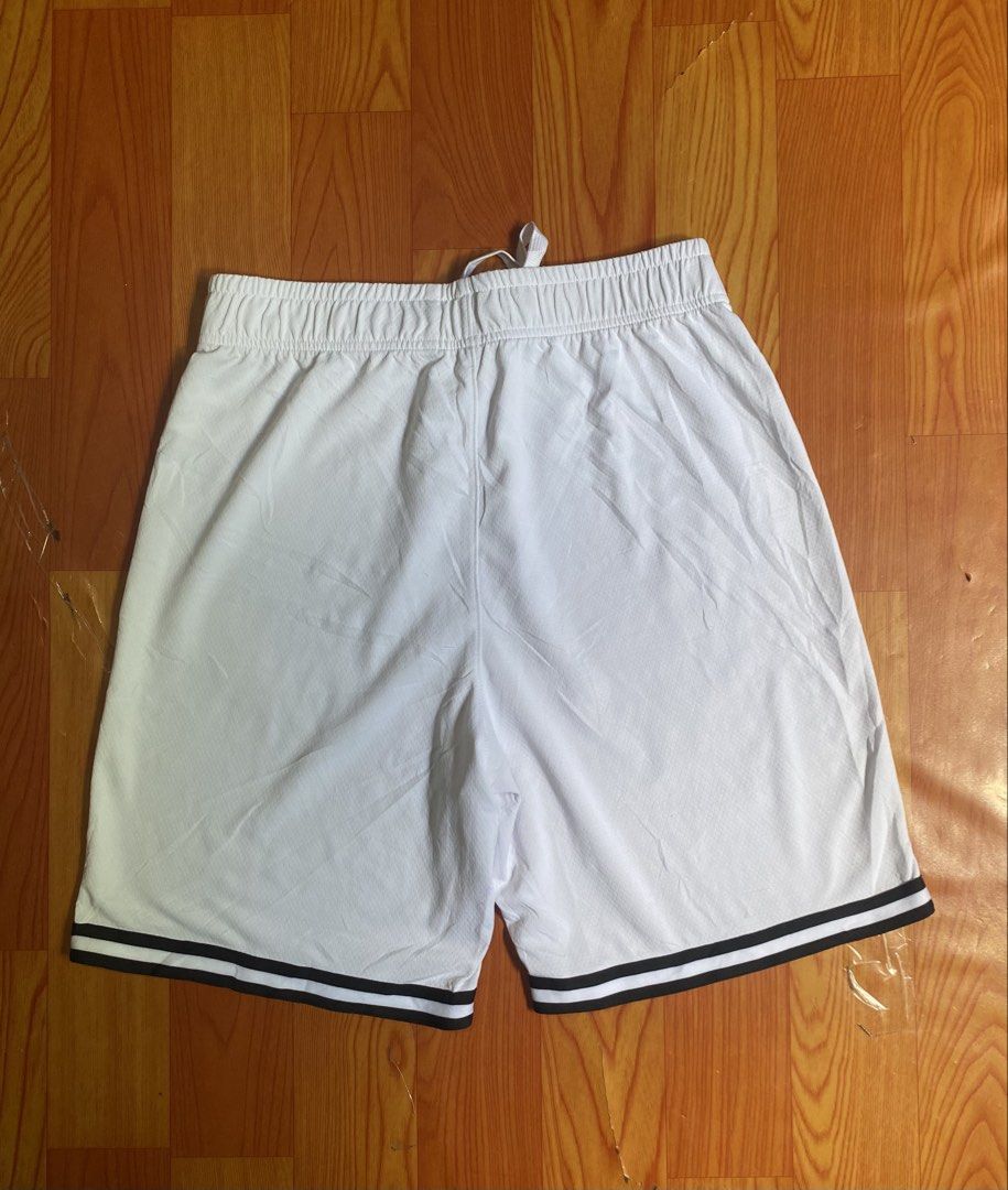 Lining short (Category: Activewear) located in Cebu City. Submitted by jerianix (Listing ID 1469685206, Image 3). Description: Lining short Size Large W32-34 L19 Excellent condition No issues .