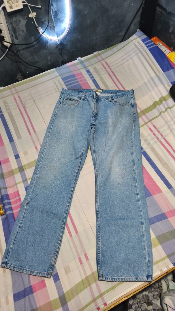 L.L. Bean Light Blue Denim Jeans (Category: Jeans) located in Davao. Submitted by thethriftproject082 (Listing ID 1469748580, Image 1). Description: LL BEAN Light Wash Denim 📍𝐌𝐈𝐍𝐄: 550 📍𝐒𝐈𝐙𝐄 𝐎𝐍 𝐓𝐀𝐆: 36 📍𝐃𝐈𝐌𝐄𝐒: 36 x 40.
