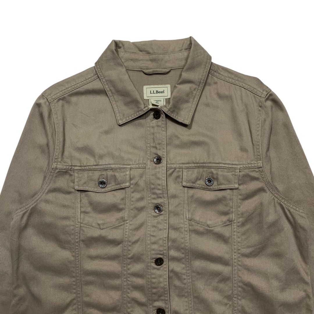 LLbean Buttondown Trucker Jacket (Category: Coats, Jackets and Outerwear) located in Baguio. Submitted by thesecretshop_ph (Listing ID 1469666877, Image 3). Description: Size: Large Lenght: 23” Width: 21” Issue: -.