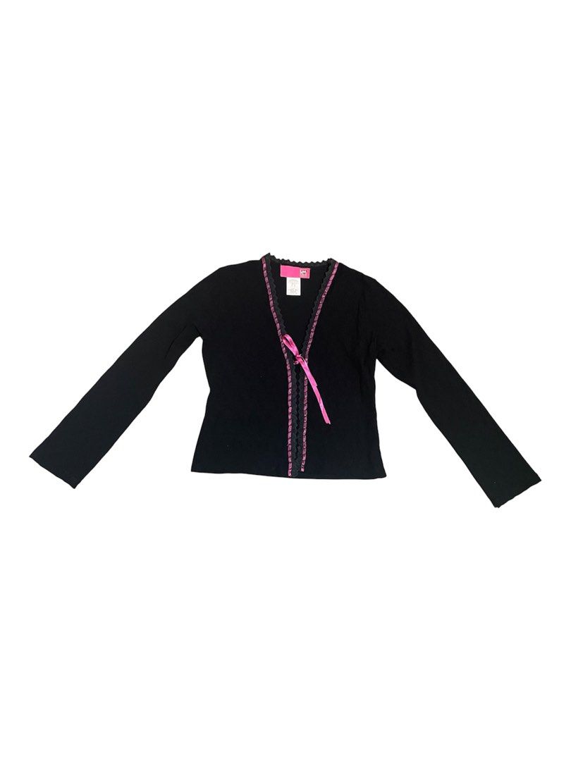 LM Lulu paris cardigan (Category: Others Tops) located in Davao. Submitted by mj_designervintagecurator (Listing ID 1469718116, Image 1). Description: 📌in good condition signs of used but not abused 📌best fit small to semi med 📌shoulder 15- bust 38- armpit 14- length 20 inches.