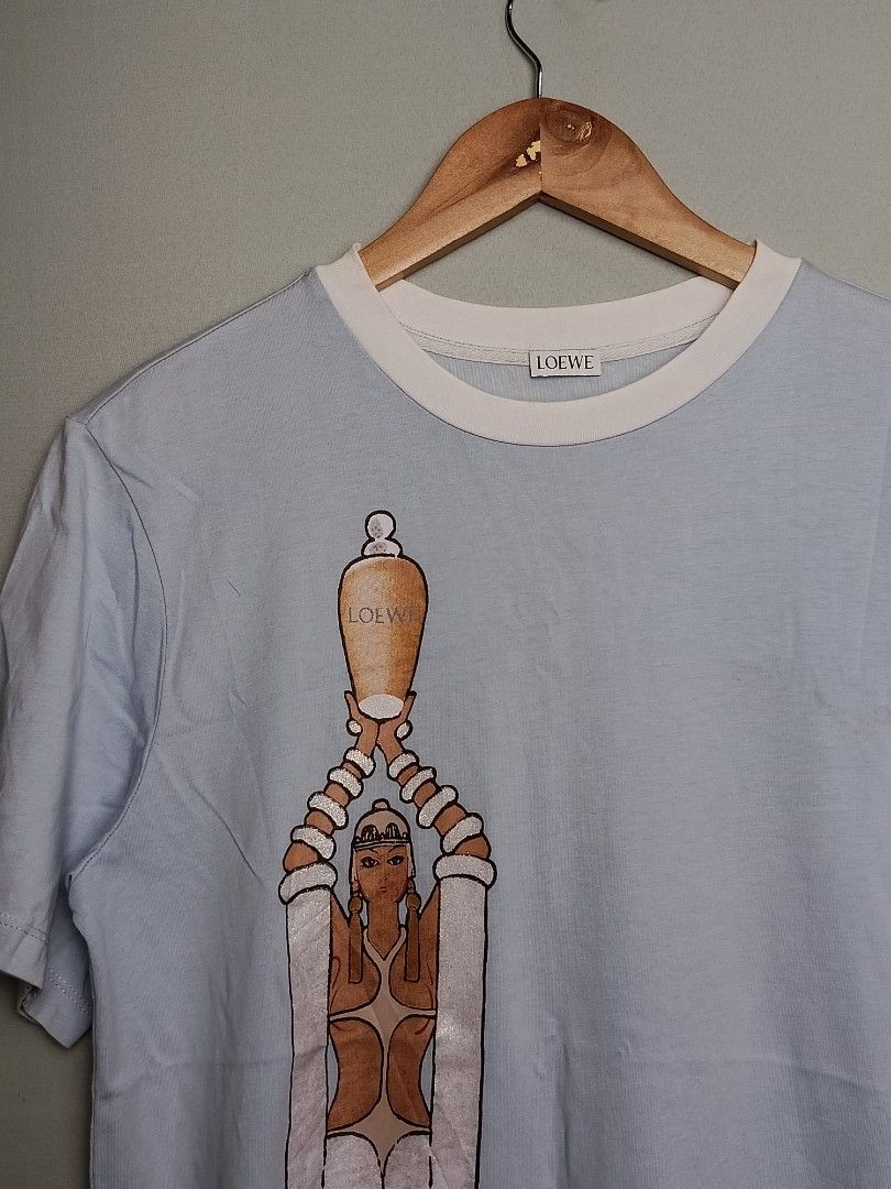 Loewe Totem Window T-Shirt (Category: Activewear) located in Tabaco. Submitted by alterthrift.threejsm (Listing ID 1469581243, Image 2). Description: .
