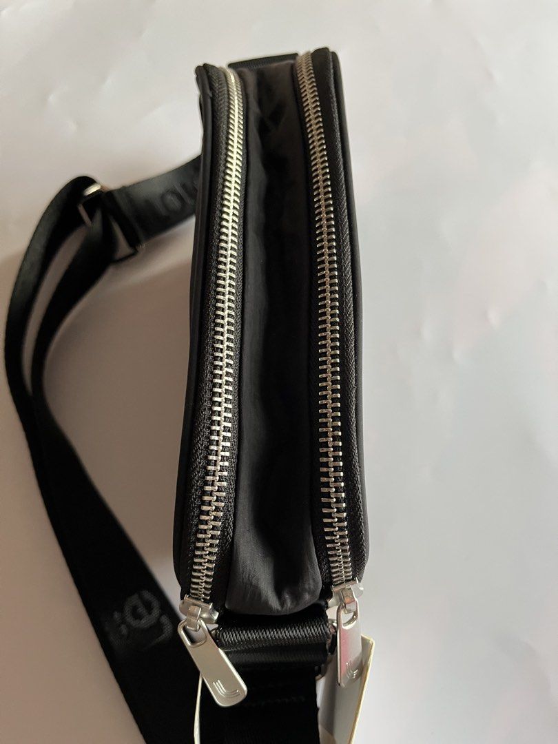 Lole Crossbody Bag (Category: Cross-body Bags) located in Santa Rosa. Submitted by ninaparis (Listing ID 1469674712, Image 3). Description: Lole Crossbody Bag two zip closure adjustable strap nylon material .