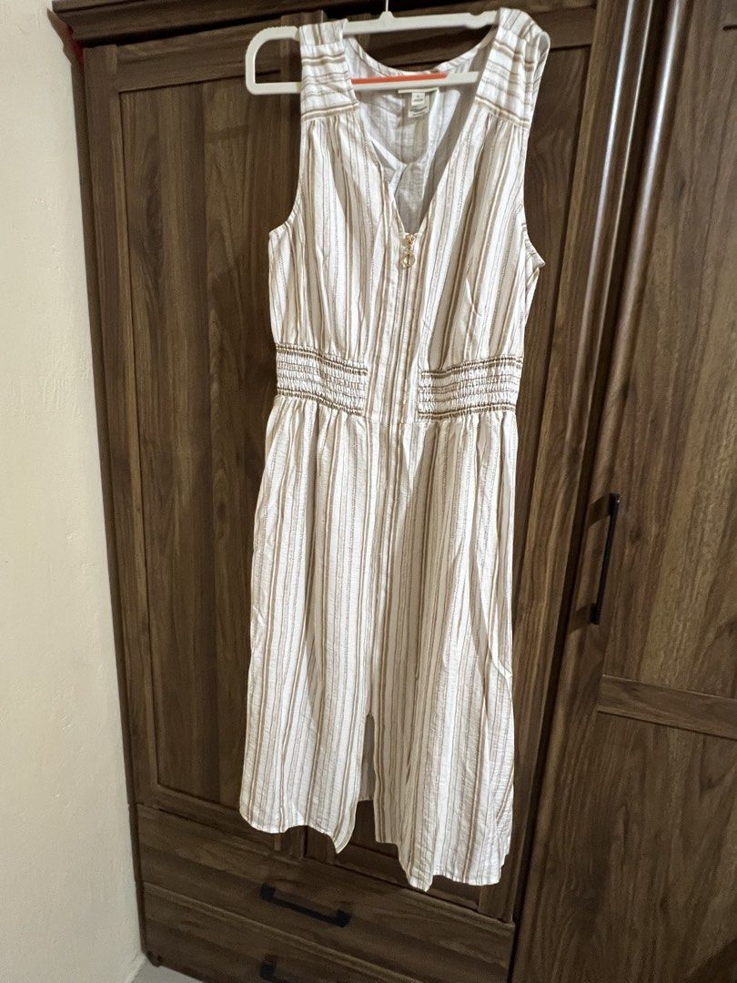 Long dress (Category: Dresses) located in Paranaque City. Submitted by farrahelie (Listing ID 1469716745, Image 1). Description: .