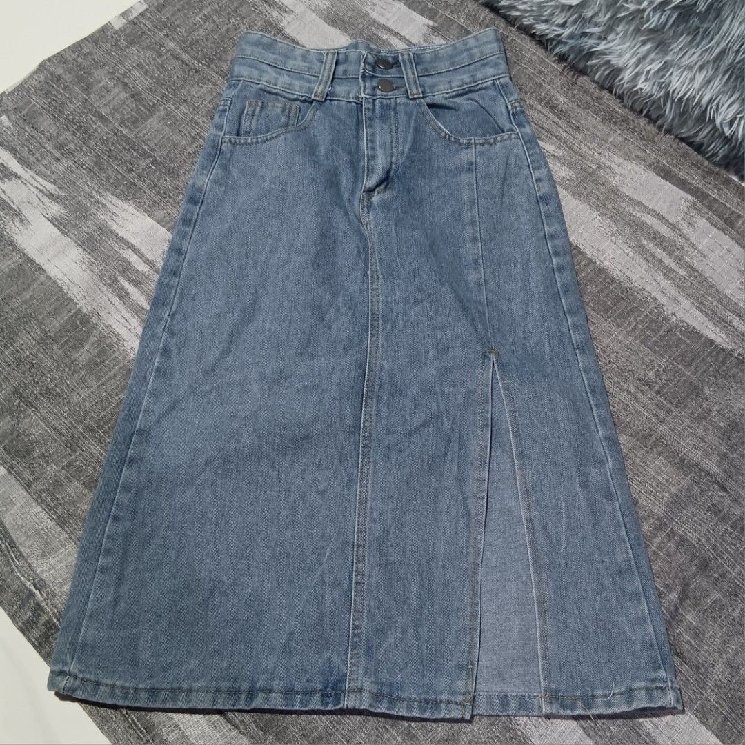 Long skirt (Category: Skirts) located in Binangonan. Submitted by darlen21 (Listing ID 1469719749, Image 1). Description: size 24.