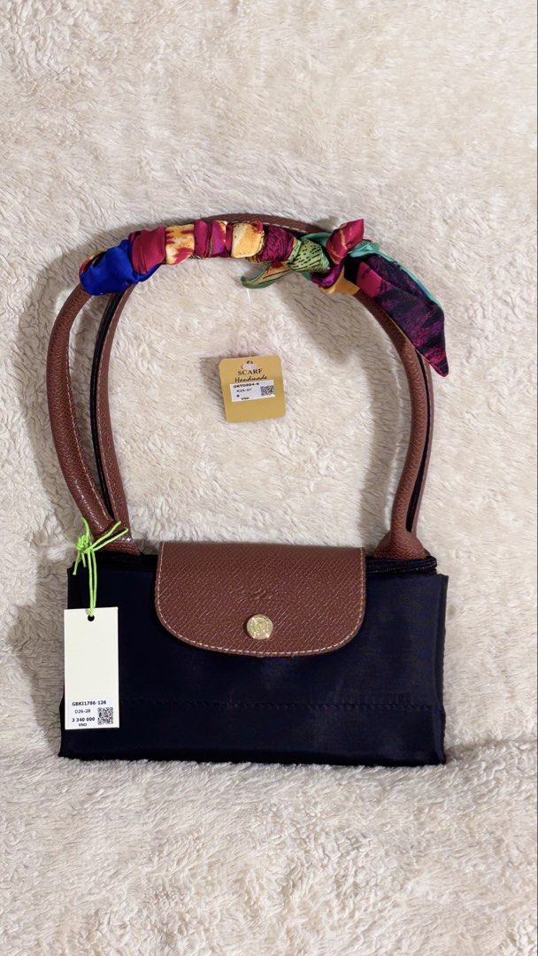 LONGCHAMP MEDIUM LE PLIAGE TOTE BAG (Category: Shoulder Bags) located in Caloocan City. Submitted by womanofgod222 (Listing ID 1469573484, Image 2). Description: 🖤 Bought in Vietnam Original purchase price: ₫3,340,000 Rustan’s price: ₱10,500 🎁 FREE handmade scarf included!.