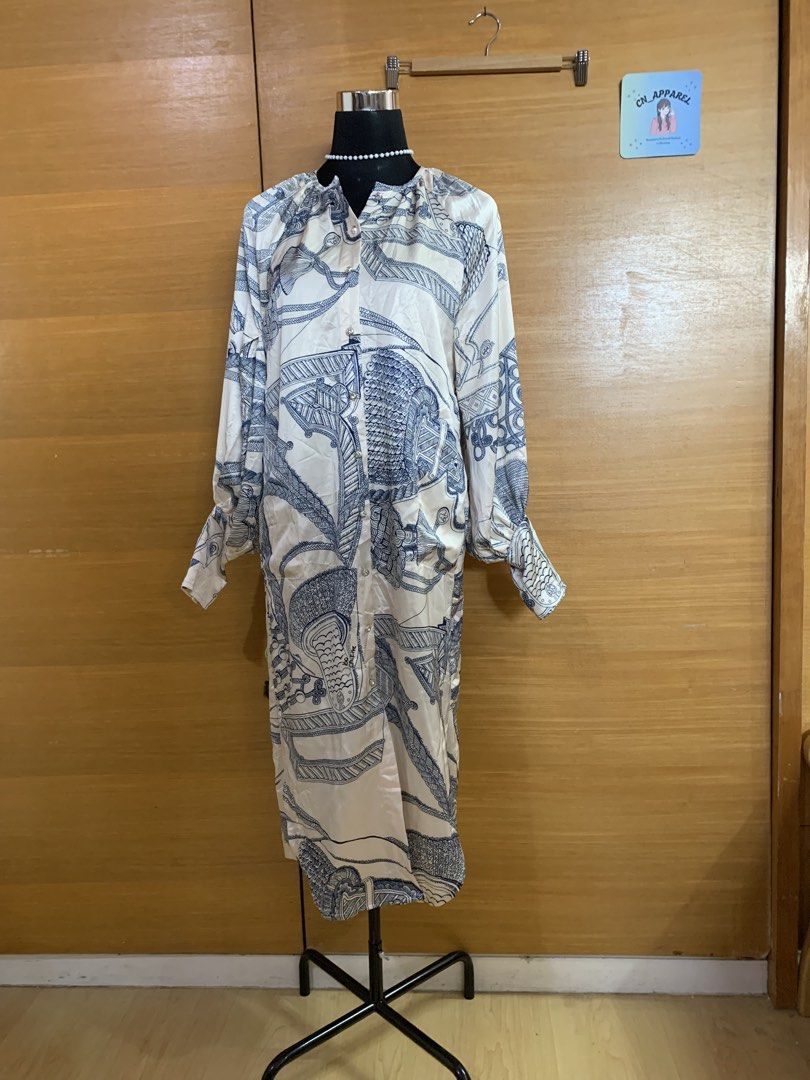 Longsleeve buttondown silk dress (Category: Dresses) located in Malabon City. Submitted by Cn_apparel (Listing ID 1469680332, Image 1). Description: L-xl Buttondown Silk fabric.