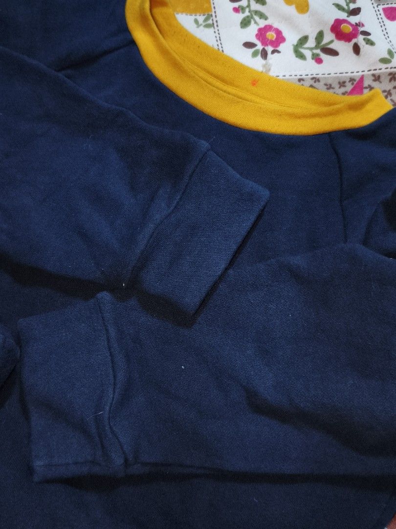 Longsleeve Top (Category: Longsleeves) located in Las Pinas. Submitted by dnbrbnt (Listing ID 1469696394, Image 2). Description: .